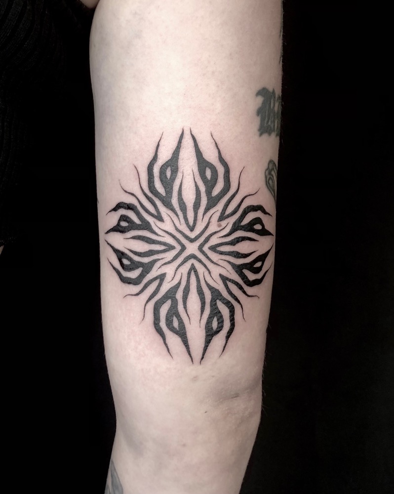 Blackwork Tattoo von Annkatrin